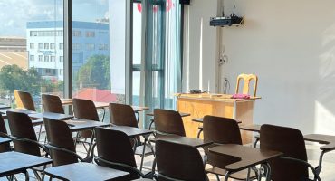 Ferestrele unei școli au alte cerințe decât cele ale unei locuințe? Ce trebuie urmărit la tâmplăria PVC pentru clădirile educaționale